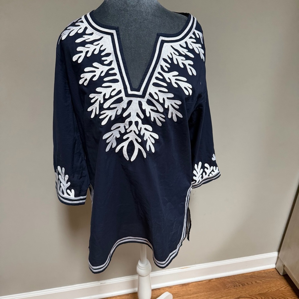 GRETCHEN SCOTT- Women's MEDIUM White Embroidered Tunic The Reef Navy Cover-Up